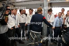 06.06.2010 Zandvoort, The Nederlands,  BMW invited students of the Formula Student Championship to have a look in the Red Bull F1 garage and to have a meet and greet with Sebastian Vettel - Formula BMW Europe 2010, Rd 03 & 04, Zandvoort, Sunday