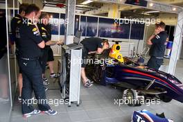 06.06.2010 Zandvoort, The Nederlands,  BMW invited students of the Formula Student Championship to have a look in the Red Bull F1 garage and to have a meet and greet with Sebastian Vettel - Formula BMW Europe 2010, Rd 03 & 04, Zandvoort, Sunday