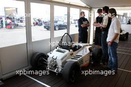 06.06.2010 Zandvoort, The Nederlands,  BMW invited students of the Formula Student Championship to have a look in the Red Bull F1 garage and to have a meet and greet with Sebastian Vettel - Formula BMW Europe 2010, Rd 03 & 04, Zandvoort, Sunday