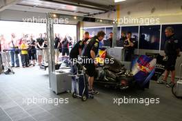 06.06.2010 Zandvoort, The Nederlands,  BMW invited students of the Formula Student Championship to have a look in the Red Bull F1 garage and to have a meet and greet with Sebastian Vettel - Formula BMW Europe 2010, Rd 03 & 04, Zandvoort, Sunday