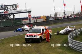 06.06.2010 Zandvoort, The Nederlands,  Jack Harvey (GBR), Fortec Motorsports passing the stranded Marc Coleselli (AUT), Eifelland Racing - Formula BMW Europe 2010, Rd 03 & 04, Zandvoort, Race 3