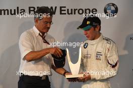 12.09.2010 Monza, Italy,  Dr Mario Theissen with 1st place in the championship Robin Frijns (NED), Josef Kaufmann Racing  - Formula BMW Europe 2010, Rd 15 & 16, Monza, Sunday Podium