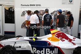 11.09.2010 Monza, Italy,  Formula 1 drivers look at the Formula BMW photos, Sebastian Vettel (GER), Red Bull Racing, Timo Glock (GER), Virgin Racing, Nico Hulkenberg (GER), Williams F1 Team, Christian Klien (AUT), test driver,  Hispania Racing F1 Team, HRT, Sébastien Buemi (SUI), Scuderia Toro Rosso, Bruno Senna (BRA), Hispania Racing F1 Team, HRT, Dr. Mario Theissen (GER), BMW Sauber F1 Team, BMW Motorsport Director - Formula BMW Europe 2010, Rd 15 & 16, Monza, Saturday
