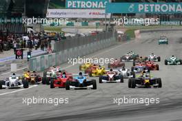 04.04.2010 Sepang, Malaysia  Start of the race - Formula BMW Pacific 2010, Race 2, Rd 1, Malaysia