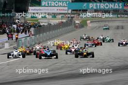 04.04.2010 Sepang, Malaysia  Start of the race - Formula BMW Pacific 2010, Race 2, Rd 1, Malaysia