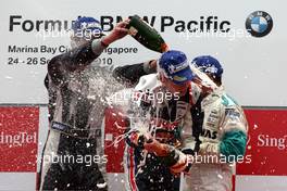 25.09.2010 Singapore, Singapore,  Richard Bradley (SIN), Eurasia Motorsport, Daniil Kvyat (RUS), Eurointernational, Calvin Wong (MAS), PETRONAS Mofaz Racing - Formula BMW Pacific 2010, Rd 11 & 12, Singapore, Saturday Podium