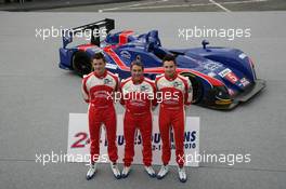 04-11.06.2010 Le Mans, France, Adminstrative Check and Scrutineering,  #5 Beechdean Mansell Ginetta Zytek: Leo Mansell, Nigel Mansell, Greg Mansell - 24 Hour of Le Mans 2010