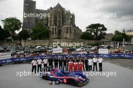 04-11.06.2010 Le Mans, France, Adminstrative Check and Scrutineering,  #5 Beechdean Mansell Ginetta Zytek: Leo Mansell,  Nigel Mansell, Greg Mansell - 24 Hour of Le Mans 2010