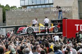 04-11.06.2010 Le Mans, France, Adminstrative Check and Scrutineering,  #7 Audi Sport Team Joest Audi R15: Tom Kristensen, Rinaldo Capello, Allan McNish - 24 Hour of Le Mans 2010