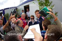 04-11.06.2010 Le Mans, France, Massive media attention for Nigel Mansell - 24 Hour of Le Mans 2010