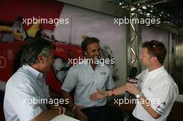 04-11.06.2010 Le Mans, France, Autograph Session,  #7 Audi Sport Team Joest Audi R15: Allan McNish - 24 Hour of Le Mans 2010