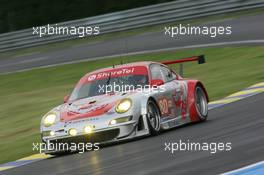 10.06.2010 Le Mans, France, #80 Flying Lizard Motorsport Porsche 911 GT3 RSR: Seth Neiman, Darren Law, Joerg Bergmeister - 24 Hour of Le Mans 2010