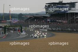 12-13.06.2010 Le Mans, France, Start of the Race, #3 Peugeot Sport Total Peugeot 908: Sebastien Bourdais, Pedro Lamy, Simon Pagenaud leads - 24 Hour of Le Mans 2010