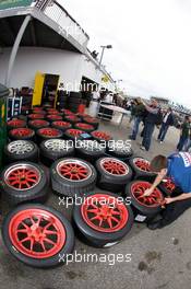 28-31.01.2010 Daytona, USA,  Tires and wheels preparation - Grand-Am Rolex Sports car Series, Rolex 24 at Daytona Beach, USA