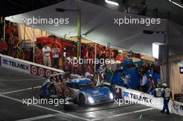 28-31.01.2010 Daytona, USA,  Pit stop for #01 Chip Ganassi Racing with Felix Sabates BMW Riley: Max Papis, Scott Pruett, Memo Rojas, Justin Wilson - Grand-Am Rolex Sports car Series, Rolex 24 at Daytona Beach, USA