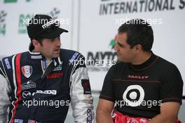 29-31.01.2010 Daytona, USA,   Dempsey Racing, Patrick Dempsey (USA) ist talking with Juan Pablo Montoya (COL) Chip Ganassi Racing with Felix Sabates - Grand-Am Rolex Sports car Series, Rolex 24 at Daytona Beach, USA