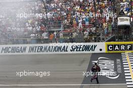 18.06. - 20.06.2010 Sonoma, USA BROOKLYN, MI - June 13, 2010:   Denny Hamlin and the No. 11 FedEx crew win the Heluva Good! Sour Cream Dips 400 race at the Michigan International Speedway in Brooklyn, MI. - Infineon Raceway, Toyota Savemart 350, NASCAR, Sprint Cup Series