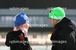 08.01.2011, Oberhof, Germany (GER): L-R: Miriam Goessner (GER), Fischer, Salomon, Swix, adidas talks to Ricco Gross (GER) Coach Team Germany - IBU world cup biathlon, sprint women, Oberhof (GER). www.xpb.cc. © Manzoni/xpb.cc. Every downloaded picture is fee-liable.