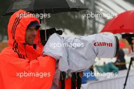 13.01.2011, Ruhpolding, Germany (GER): Armin Auchentaller (ITA), mens coach team USA tries to be a photographer - IBU world cup biathlon, individual women, Ruhpolding (GER). www.xpb.cc. © Manzoni/xpb.cc. Every downloaded picture is fee-liable.