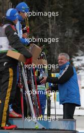 20.01.2011, Antholz, Italy (ITA): Biathlon Feature: Gottlieb Taschler (ITA), vice president IBU hands over the prices - IBU world cup biathlon, sprint men, Antholz (ITA). www.xpb.cc. © Manzoni/xpb.cc. Every downloaded picture is fee-liable.
