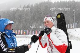 19.01.2011, Antholz, Italy (ITA): Luis Malknecht (ITA), journalist and announcer and Tarjei Boe (NOR), Fischer, Rottefella, Swix, ODLO - IBU world cup biathlon, training, Antholz (ITA). www.xpb.cc. © Manzoni/xpb.cc. Every downloaded picture is fee-liable.