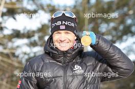 03.03.2011, Khanty-Mansiysk, Russia (RUS): Ole Einar Bjoerndalen (NOR), Madshus, Rottefella, Odlo - IBU world championships biathlon, medals, Khanty-Mansiysk (RUS). www.xpb.cc. © Manzoni/xpb.cc. Every downloaded picture is fee-liable.