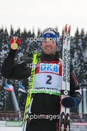 06.03.2011, Khanty-Mansiysk, Russia (RUS): Martin Fourcade (FRA), Rossignol, Rottefella, OneWay, Odlo - IBU world championships biathlon, medals, Khanty-Mansiysk (RUS). www.xpb.cc. © Manzoni/xpb.cc. Every downloaded picture is fee-liable.