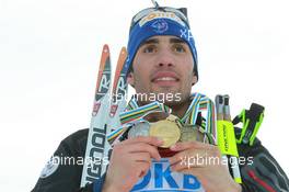 06.03.2011, Khanty-Mansiysk, Russia (RUS): Martin Fourcade (FRA), Rossignol, Rottefella, OneWay, Odlo - IBU world championships biathlon, medals, Khanty-Mansiysk (RUS). www.xpb.cc. © Manzoni/xpb.cc. Every downloaded picture is fee-liable.