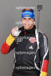 18.03.2011, Khanty-Mansiysk, Russia (RUS): Michael Greis (GER), Madshus, Rottefella, OneWay, adidas - IBU world championships biathlon, medals, Khanty-Mansiysk (RUS). www.xpb.cc. © Manzoni/xpb.cc. Every downloaded picture is fee-liable.