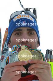 06.03.2011, Khanty-Mansiysk, Russia (RUS): Martin Fourcade (FRA), Rossignol, Rottefella, OneWay, Odlo - IBU world championships biathlon, medals, Khanty-Mansiysk (RUS). www.xpb.cc. © Manzoni/xpb.cc. Every downloaded picture is fee-liable.