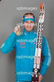 18.03.2011, Khanty-Mansiysk, Russia (RUS): Serguei Sednev (UKR), Rossignol, Rottefella, Alpina, Swix - IBU world championships biathlon, medals, Khanty-Mansiysk (RUS). www.xpb.cc. © Manzoni/xpb.cc. Every downloaded picture is fee-liable.