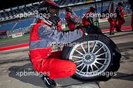 17.06.2011 Klettwitz, Germany,  Audi Sport Team Abt Sportsline tire changer
