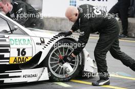 02.07.2011 Nürnberg, Germany,  Maro Engel (GER), Muecke Motorsport, AMG Mercedes C-Klasse, Mechanics are cooling the breakes