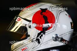 25.03.2011 Melbourne, Australia,  Jarno Trulli (ITA), Team Lotus with a helmet with Japan - Formula 1 World Championship, Rd 01, Australian Grand Prix, Friday
