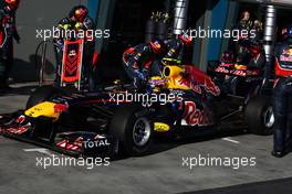 27.03.2011 Melbourne, Australia,  Mark Webber (AUS), Red Bull Racing pit stop - Formula 1 World Championship, Rd 01, Australian Grand Prix, Sunday Race