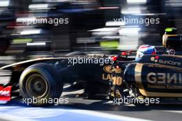 27.03.2011 Melbourne, Australia,  Vitaly Petrov (RUS), Lotus Renault GP pit stop - Formula 1 World Championship, Rd 01, Australian Grand Prix, Sunday Race