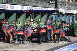 27.03.2011 Melbourne, Australia,  Jaime Alguersuari (ESP), Scuderia Toro Rosso pit stop - Formula 1 World Championship, Rd 01, Australian Grand Prix, Sunday Race