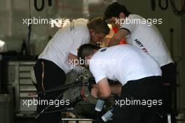 23.03.2011 Melbourne, Australia,  Hispania Racing F1 Team, HRT mechanics - Formula 1 World Championship, Rd 01, Australian Grand Prix, Wednesday