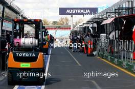 23.03.2011 Melbourne, Australia,  Pitlane atmosphere - Formula 1 World Championship, Rd 01, Australian Grand Prix, Wednesday