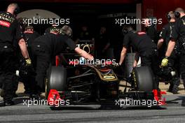 10.03.2011 Barcelona, Spain,  Vitaly Petrov (RUS), Lotus Renault F1 Team  - Formula 1 Testing - Formula 1 World Championship