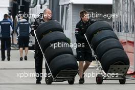08.03.2011 Barcelona, Spain,  Mercedes GP mechanics - Formula 1 Testing - Formula 1 World Championship