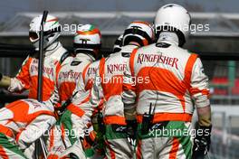 09.03.2011 Barcelona, Spain,  Force India F1 Team mechanics - Formula 1 Testing - Formula 1 World Championship