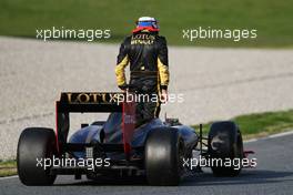 09.03.2011 Barcelona, Spain,  Vitaly Petrov (RUS), Lotus Renault F1 Team stops on track - Formula 1 Testing - Formula 1 World Championship