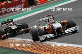 28.08.2011 Spa Francorchamps, Belgium,  Adrian Sutil (GER), Force India F1 Team leads Vitaly Petrov (RUS), Lotus Renault GP - Formula 1 World Championship, Rd 12, Belgian Grand Prix, Sunday Race
