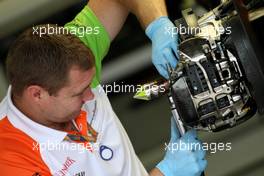 25.08.2011 Spa Francorchamps, Belgium,  Force India Racing Team, mechanic - Formula 1 World Championship, Rd 12, Belgian Grand Prix, Thursday