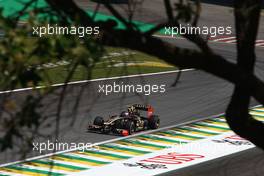 25.11.2011 Interlargos, Brazil,  Vitaly Petrov (RUS), Lotus Renalut F1 Team  - Formula 1 World Championship, Rd 19, Brazilian Grand Prix, Friday Practice