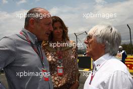27.11.2011 Sao Paulo, Brazil, Ron Dennis with Bernie Ecclestone (GBR)  - Formula 1 World Championship, Rd 19, Brazilian Grand Prix, Sunday Pre-Race Grid
