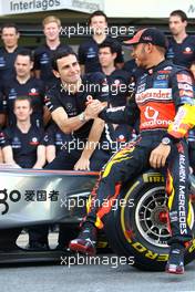 26.11.2011 Interlargos, Brazil,  Pedro de la Rosa (GBR), test driver, McLaren Mercedes and Lewis Hamilton (GBR), McLaren Mercedes  - Formula 1 World Championship, Rd 19, Brazilian Grand Prix, Saturday