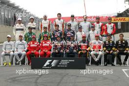 27.11.2011 Interlargos, Brazil,  Drivers group picture - Formula 1 World Championship, Rd 19, Brazilian Grand Prix, Sunday