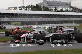 12.06.2011 Montreal, Canada,  Kamui Kobayashi (JAP), Sauber F1 Team and Rubens Barrichello (BRA), AT&T Williams - Formula 1 World Championship, Rd 07, Canadian Grand Prix, Sunday Race